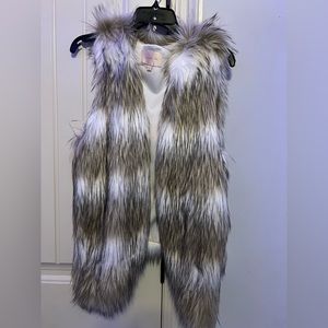 Skies are Blue faux fur vest size m medium